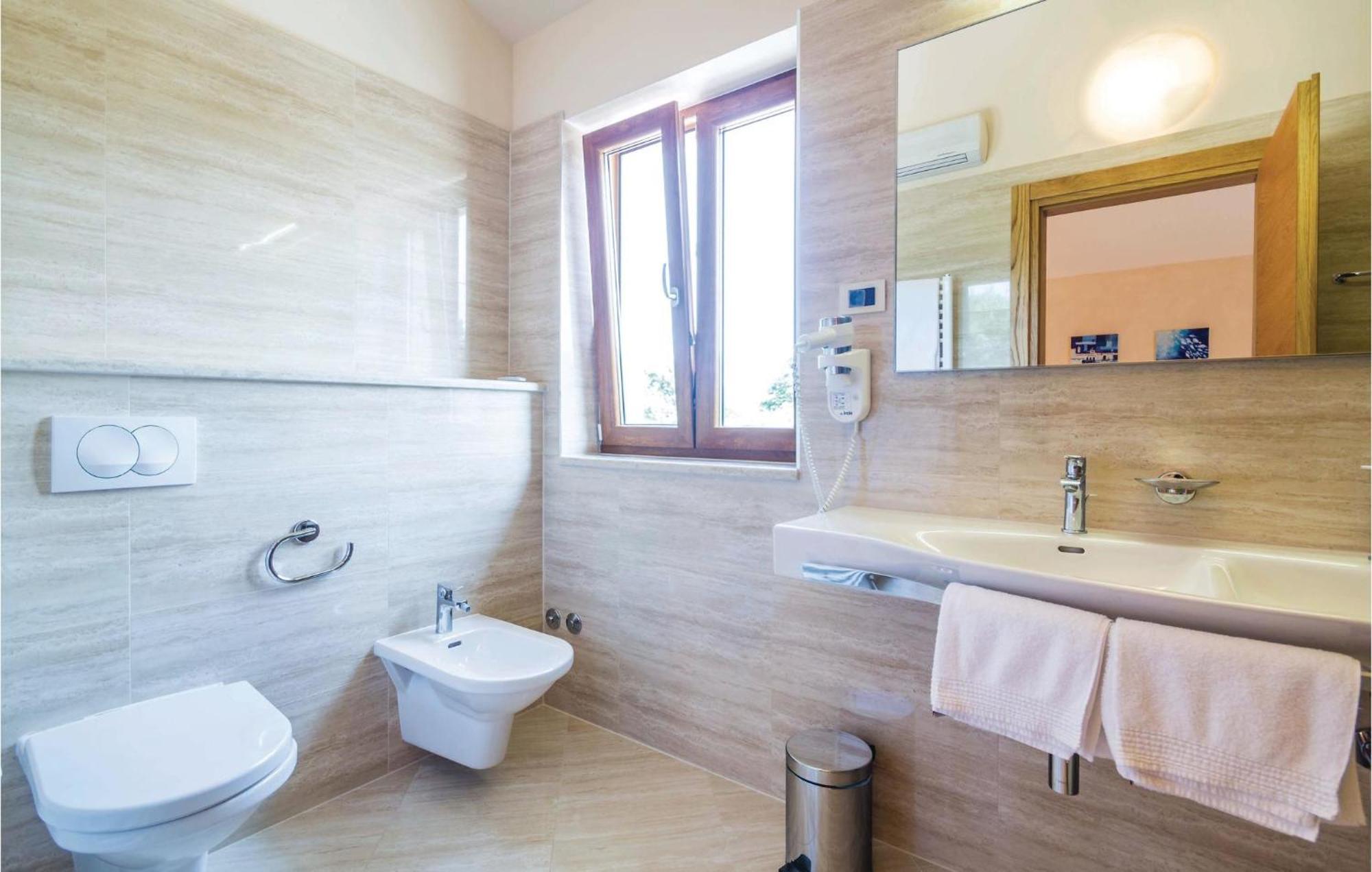 4 Bedroom Beautiful Home In Turcic Vantacici Ngoại thất bức ảnh